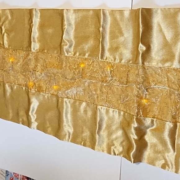 New Gold Pre Lighted Holiday Table Runner - Picture 10 of 12
